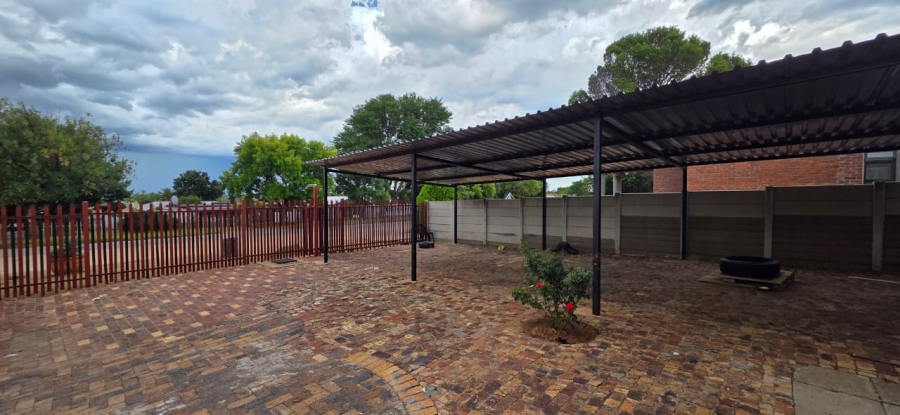 5 Bedroom Property for Sale in Elandia North West